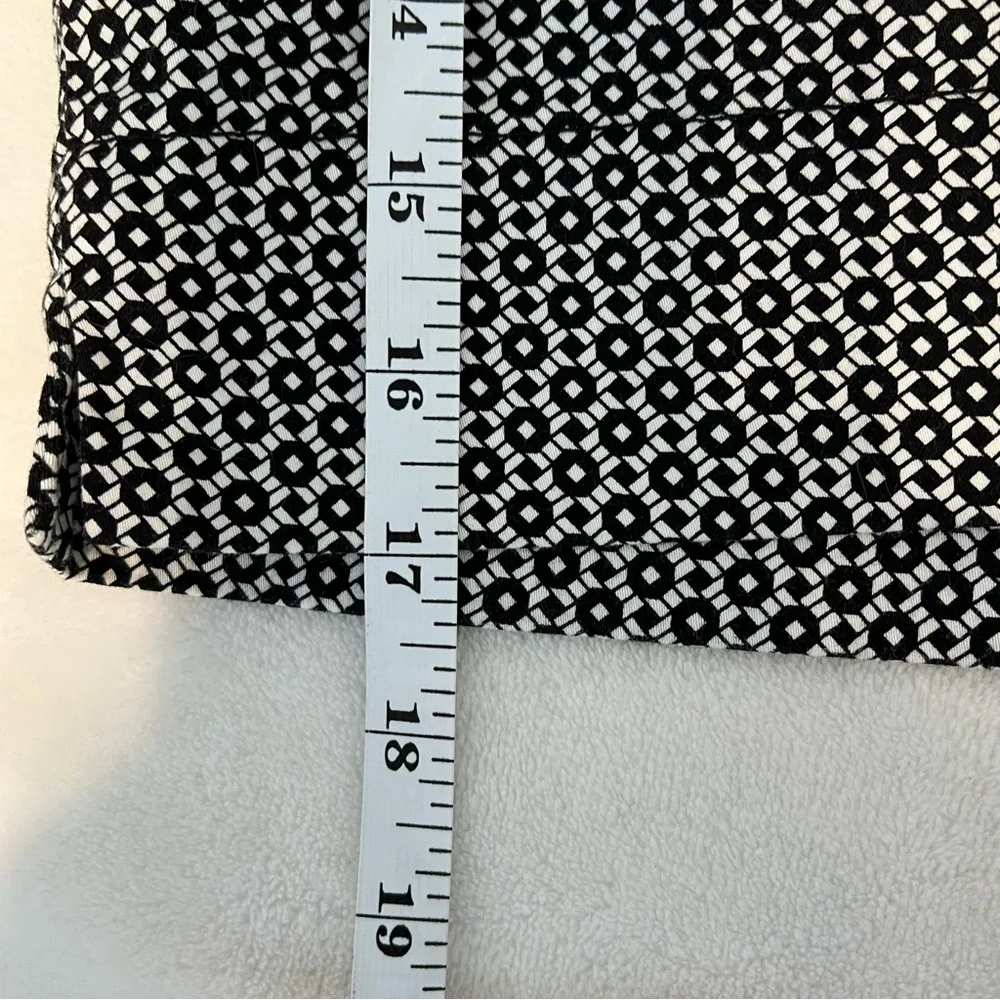 Ellen Tracy Women’s Mosaic Print Shorts Black and White Dressy Shorts - Picture 4 of 10